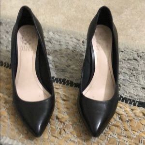Black leather Vince Camuto heels